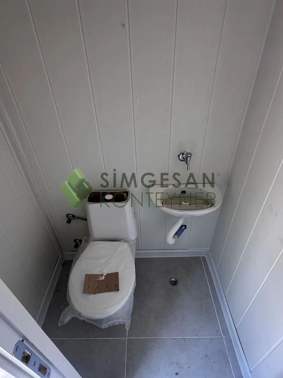 Duşakabinli güvenlik kulübesi WC alanı
