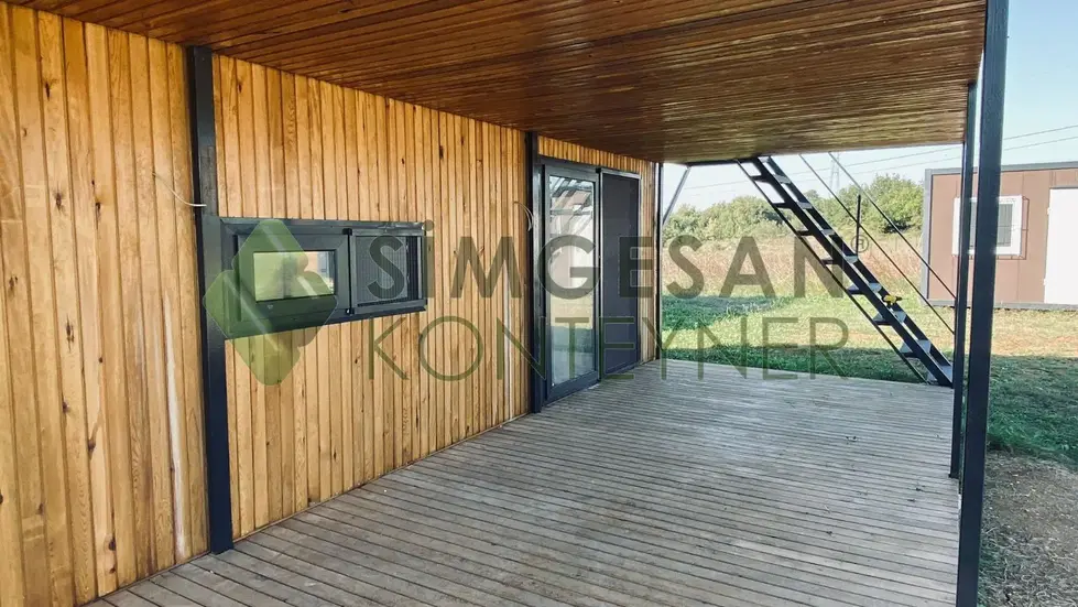 “Simgesan ahşap konteyner ev ön cephe tasarımı – modern doğrama detayları”