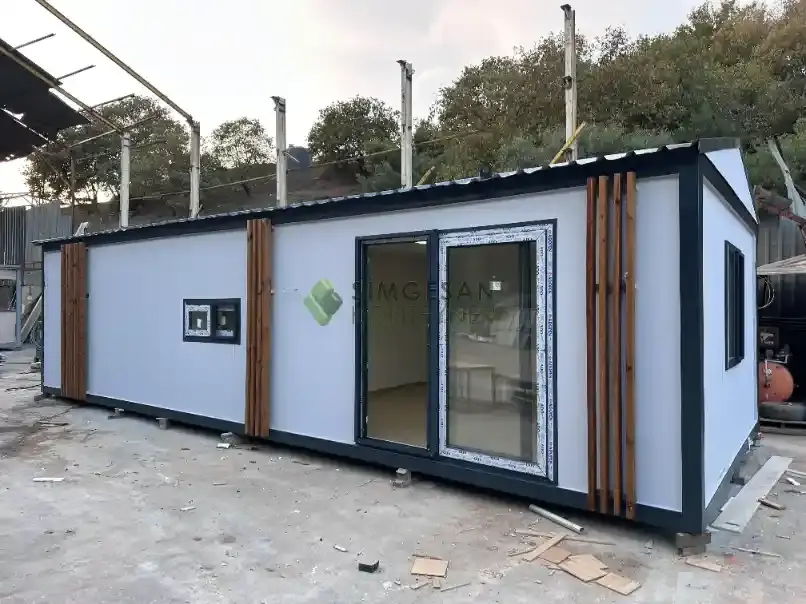 4x8 üçgen çatılı konteyner ev dış cephe görünümü – Simgesan Konteyner