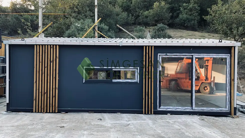 Modern üçgen çatılı 4x8 konteyner ev ön cephe tasarımı