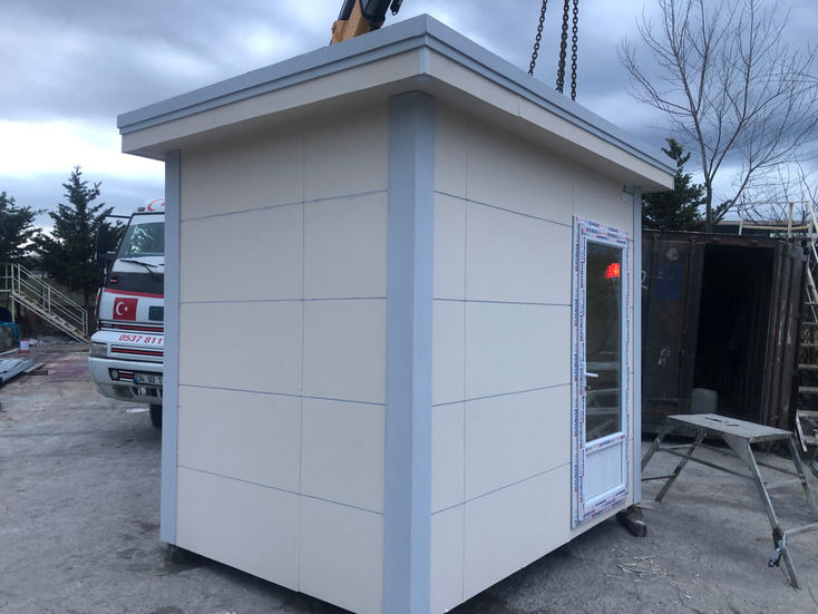 Modern PVC kapılı güvenlik kulübesi