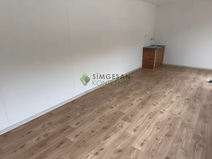 Modern güvenlik kulübesi kapı ve pencere detayları