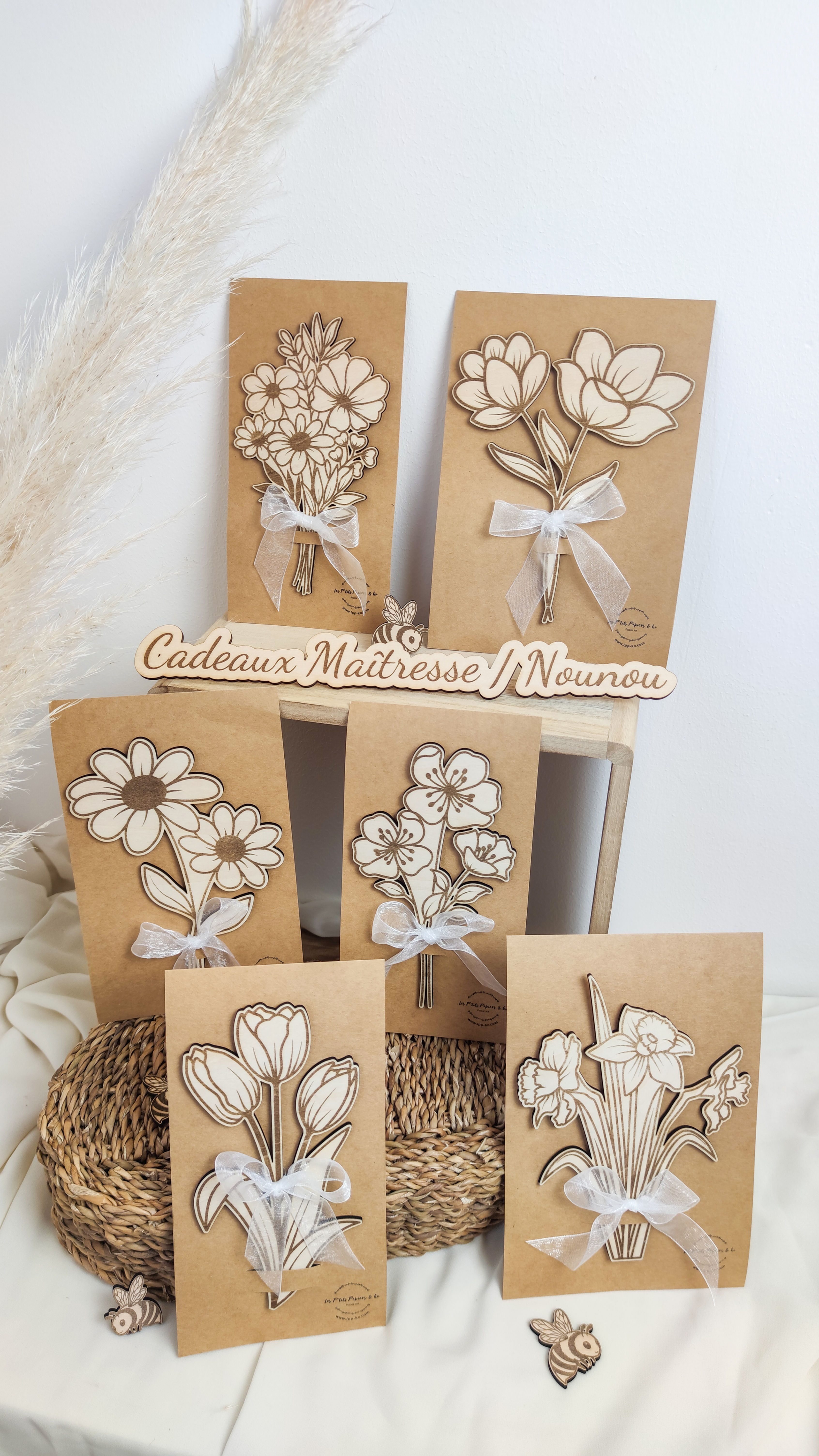 Carte fleurs en bois