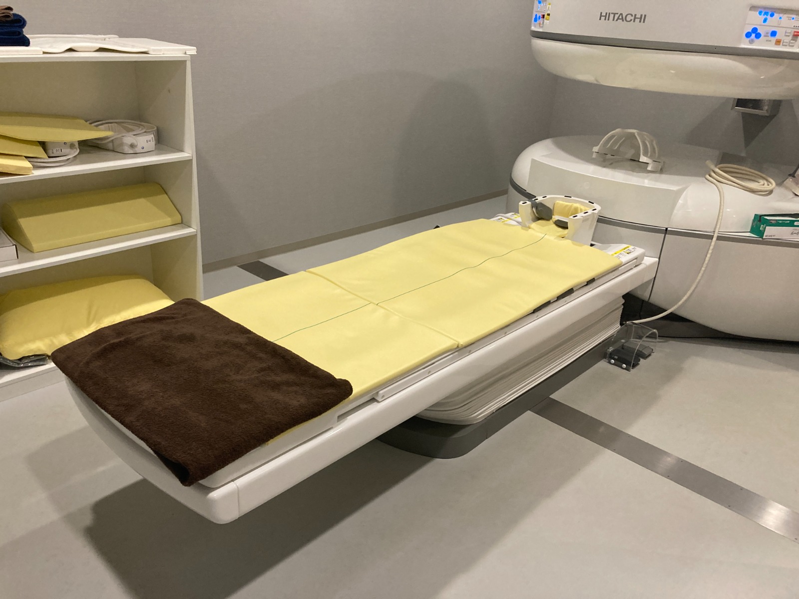 Hitachi APERTO Lucent 0.4T MRI for sale