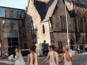 Bröllopstrender 2026 - brudklänningar, brudtärneklänningar och detaljer