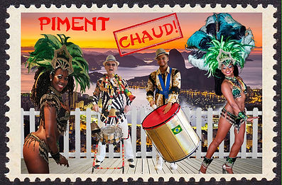 Piment Chaud accompagnée de ses danseuses