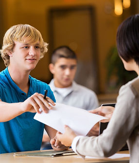 college-student-interviews-at-job-fair-517533336-5898e8053df78caebcab2c9c.jpg