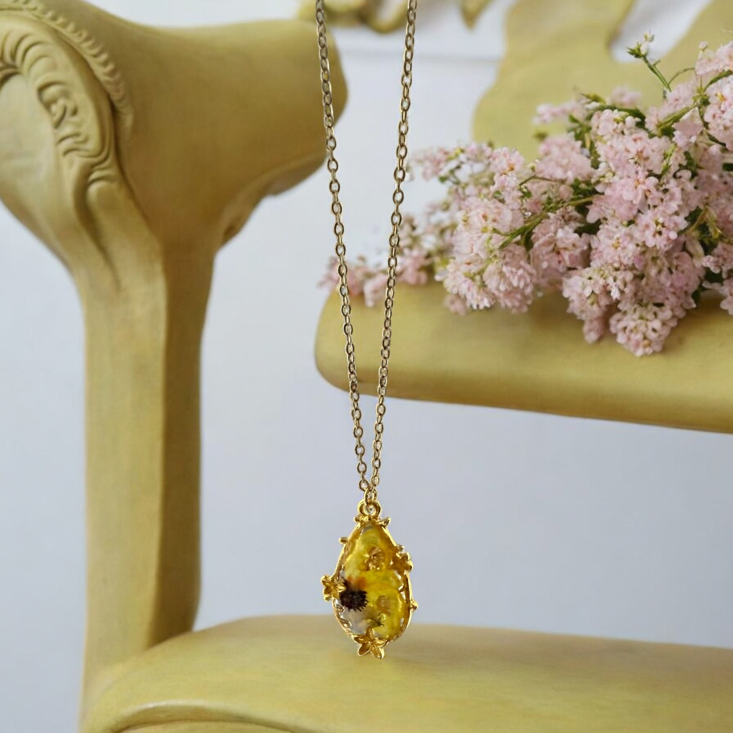 Elegant necklace with real pressed flowers pendant