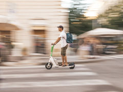 Scooters y motos eléctricas deberán emplacarse en CDMX o serán mutados