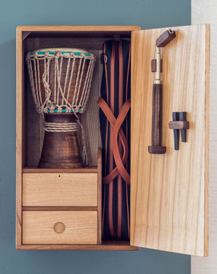 music cabinet, walnut, ash, ask valnöt, skåp, väggskåp, musikskåp. KG Möbelsnickare Finsnickeri Göteborg