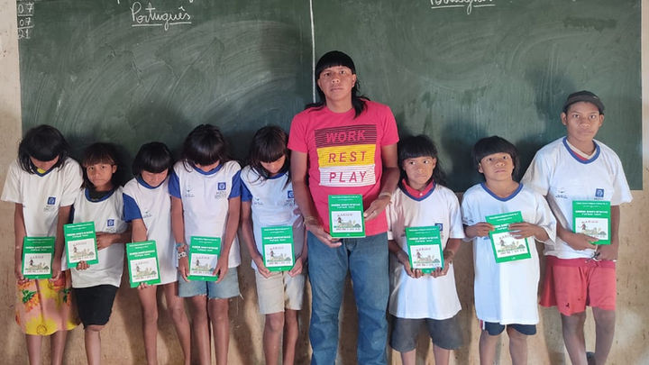 Ação Saberes Indígenas na Escola – Rede UFMT, realiza entrega de livro didático do Povo Xavante