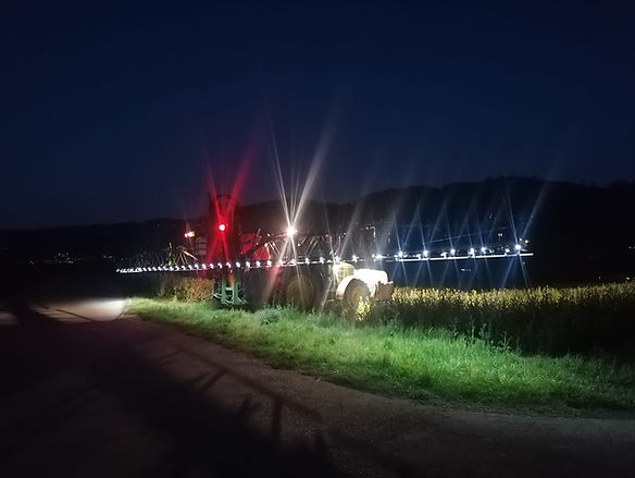Amazone UF 1201 mit Einzeldüsenschaltung per GPS geschaltet und LED-Beleuchtung