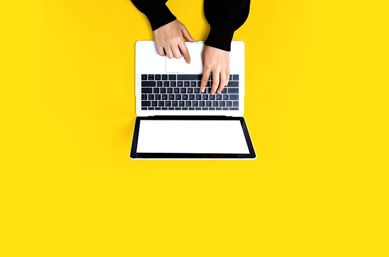 laptop jaune 3.jpeg