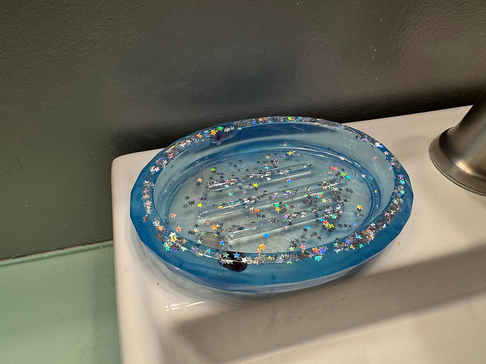 Thumbnail: Blue seashell soap dish with glitter accents