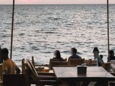 ทางการภูเก็ตกำลังยึดคืนที่ดินที่ยึดครองอย่างผิดกฎหมายบริเวณหาดบางเทา