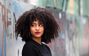 Jeune fille avec Afro