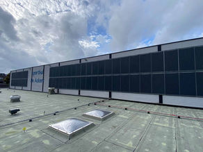 Zonnepanelen op gevel – sporthal De Acker