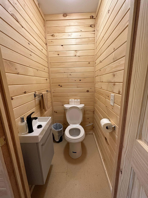Daffodil bathroom 5.jpeg