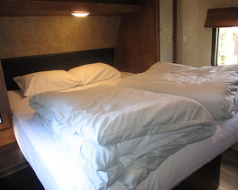 クイーンサイズベッド