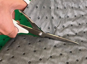 ハサミで簡単に切れます