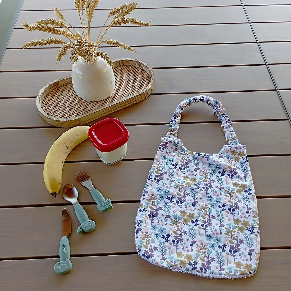 Miniature : Bavoir bébé fait main en France en coton et éponge de bambou , motif Fleurs mauves