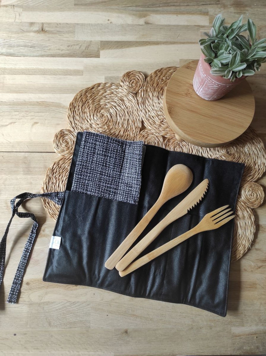 Miniature : Pochette à couverts pointillé noir