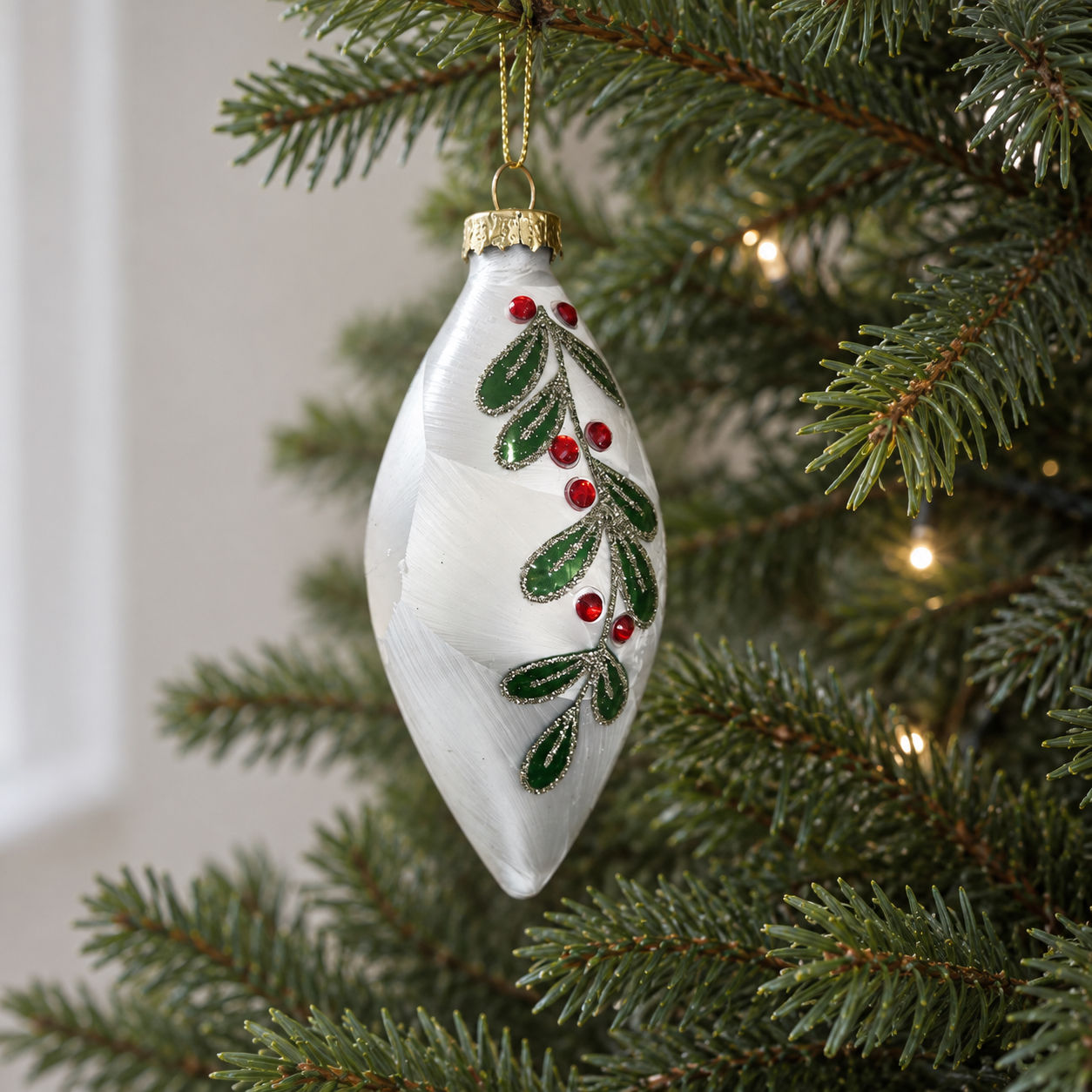Frosted Leaf & Berry Drop Glass Decoration