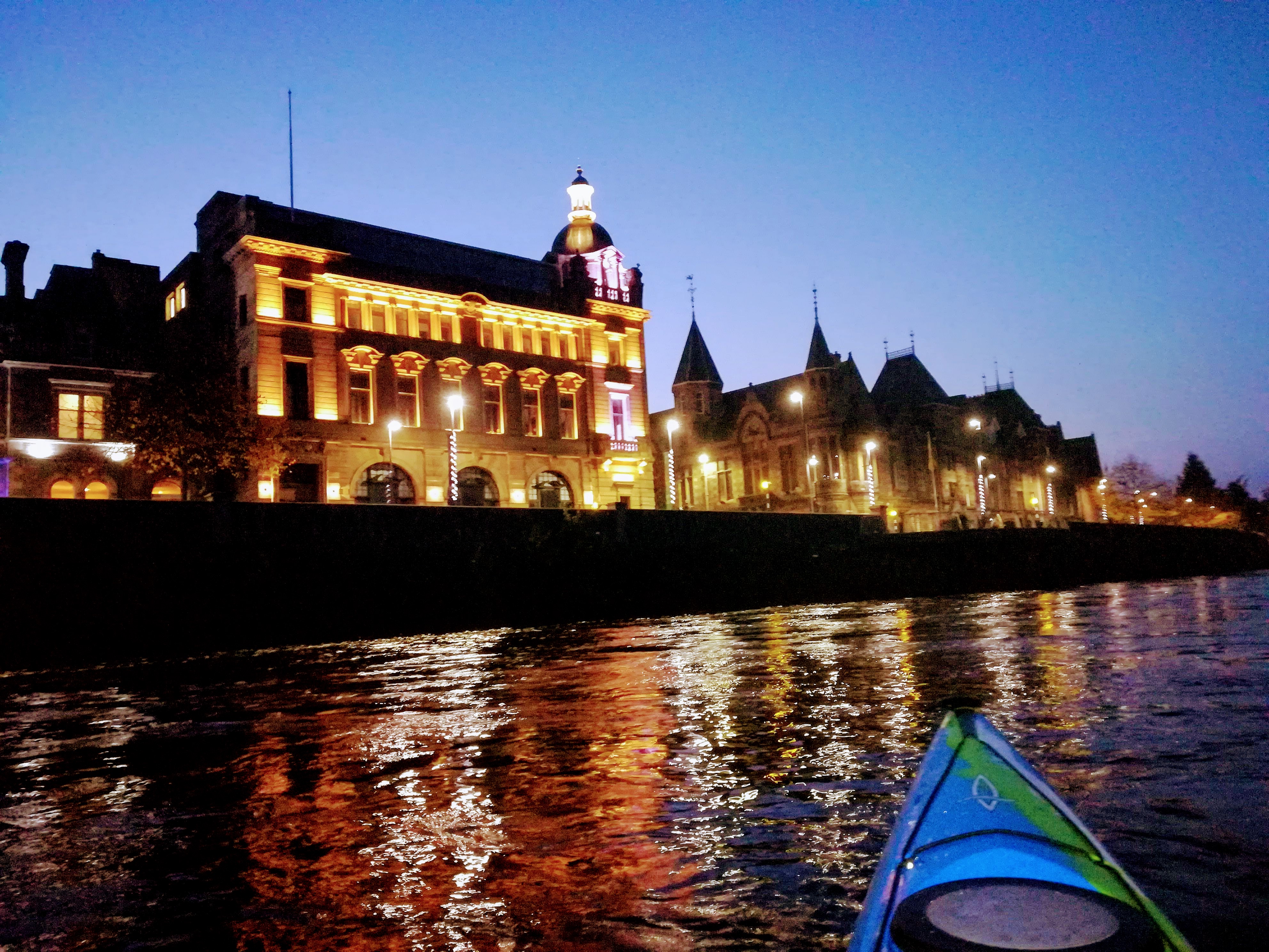 Perth City night kayaking with Outdoor Explore