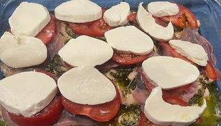 Chicken topped with tomatoes and mozzerella