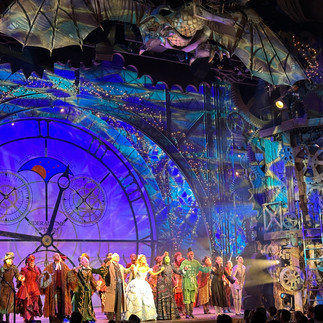 wicked cast taking a bow on stage