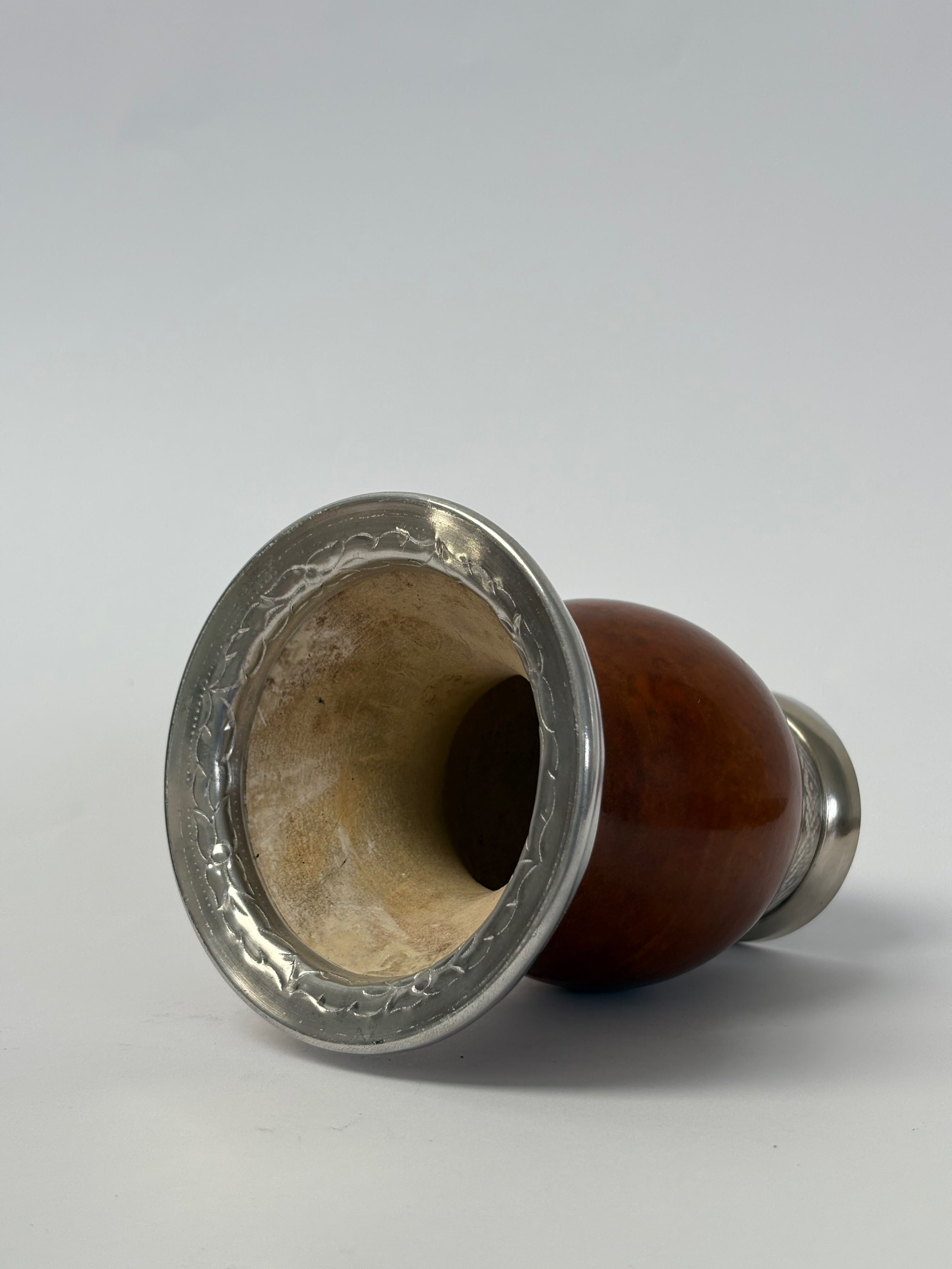 Mate calabaza ,virola y base de metal