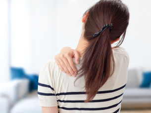 【その肩こり、「揉むだけ」で終わらせていませんか?】