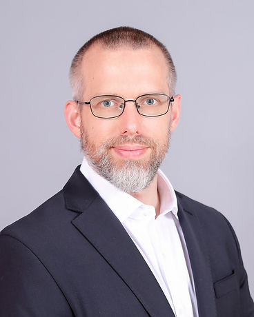 Philip Richardson, Primary Dean of Students at Horizon Japan International School Yokohama, formal staff portrait
