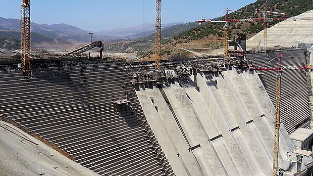 barrage en construction