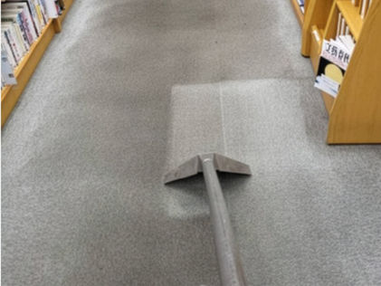 図書館のカーペットクリーニング