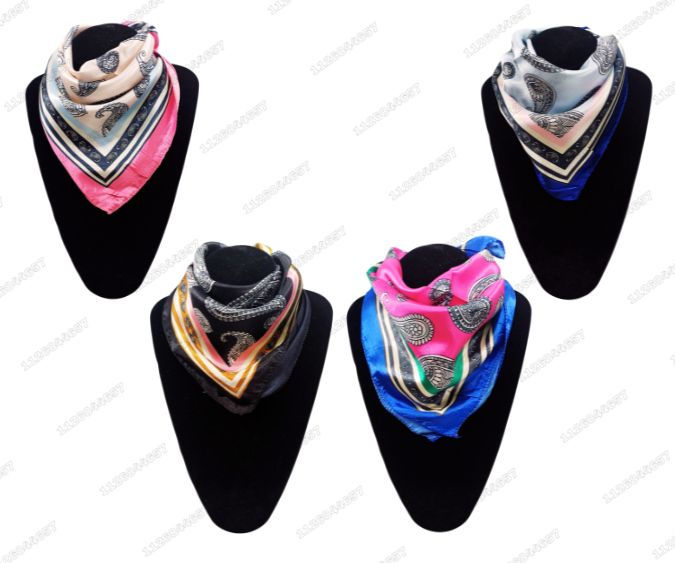 [CH-292-1199] PAÑUELO CON DISEÑO 50X50 CM COD.777-23-13