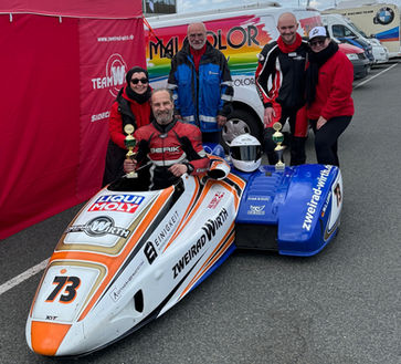 Zweirad_wirth_Racing_team_Gruppenbild_Sidecar_gespann_Brünn_saison_2024
