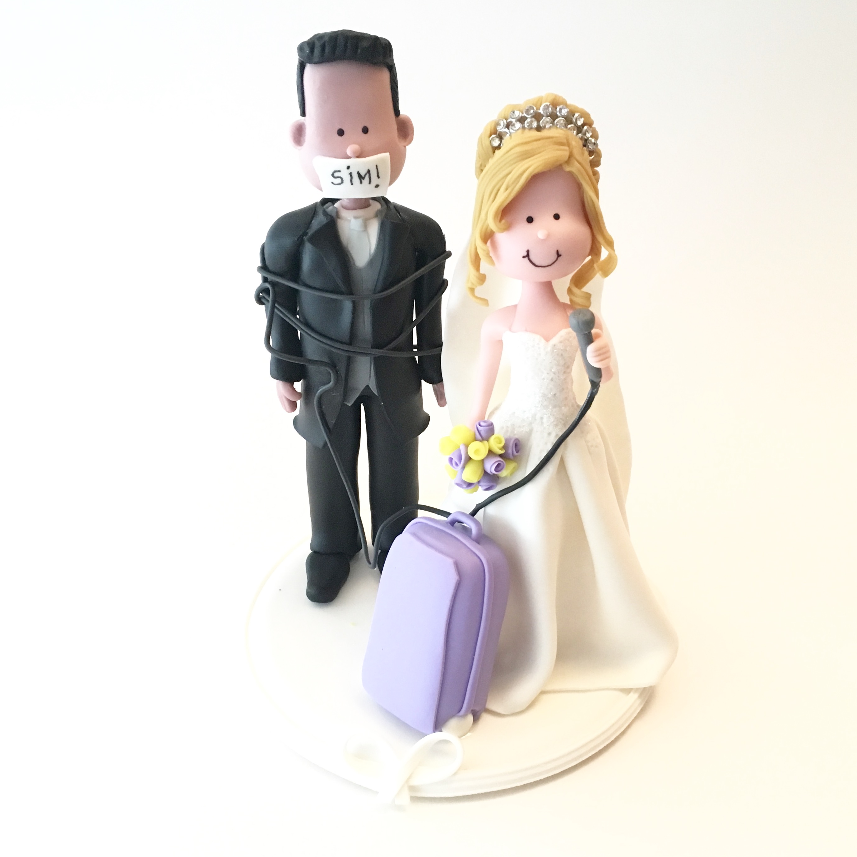 wedding-cake-topper-romantic-suitcase