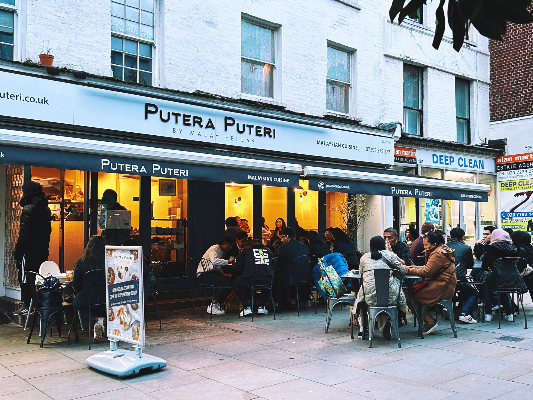Warung Putera Puteri in London