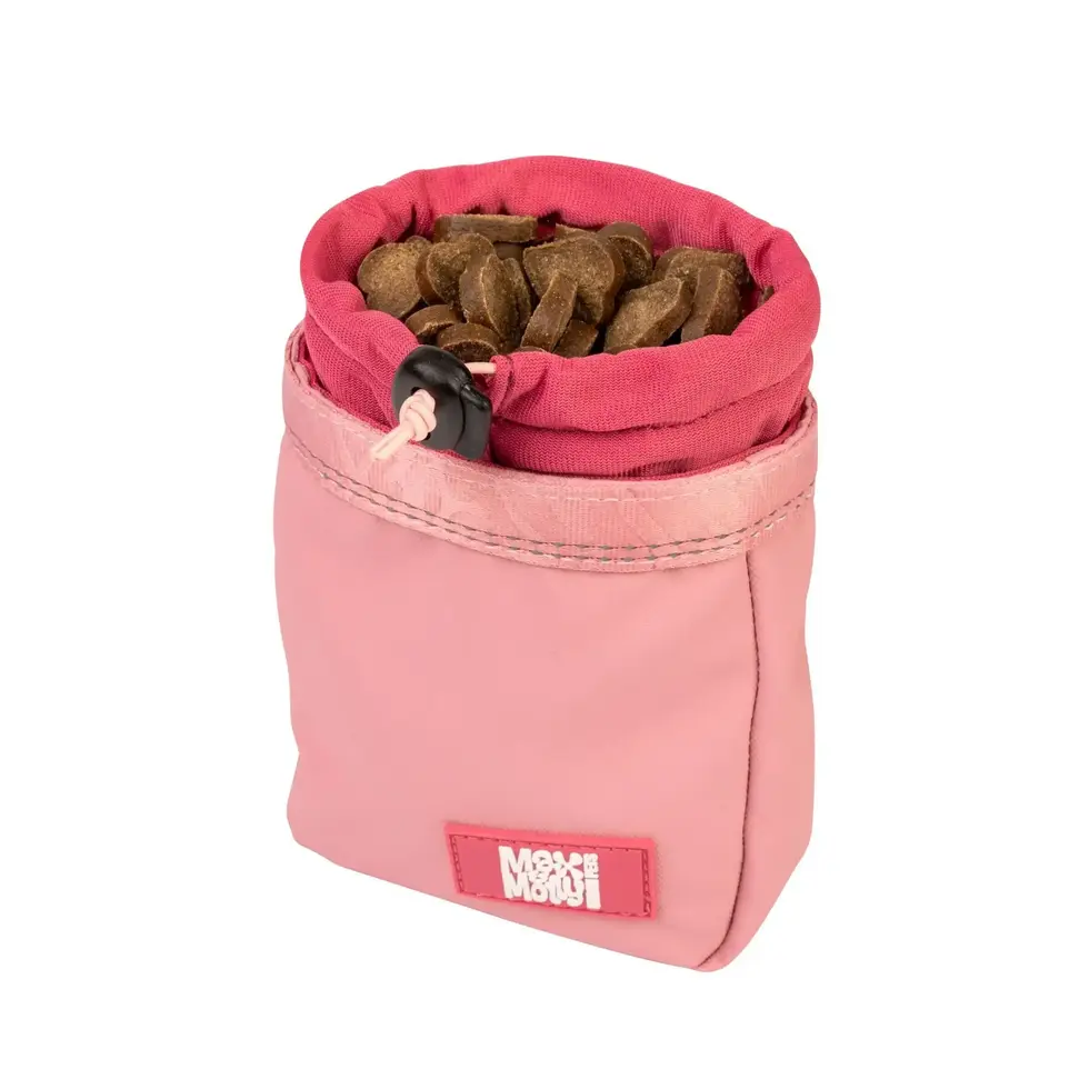 תיק ורוד עם צ'אנקיז מקלות עוף וגבינה 80 ג' Chunkies, מלא בחטיפים, VetAmin Shop.