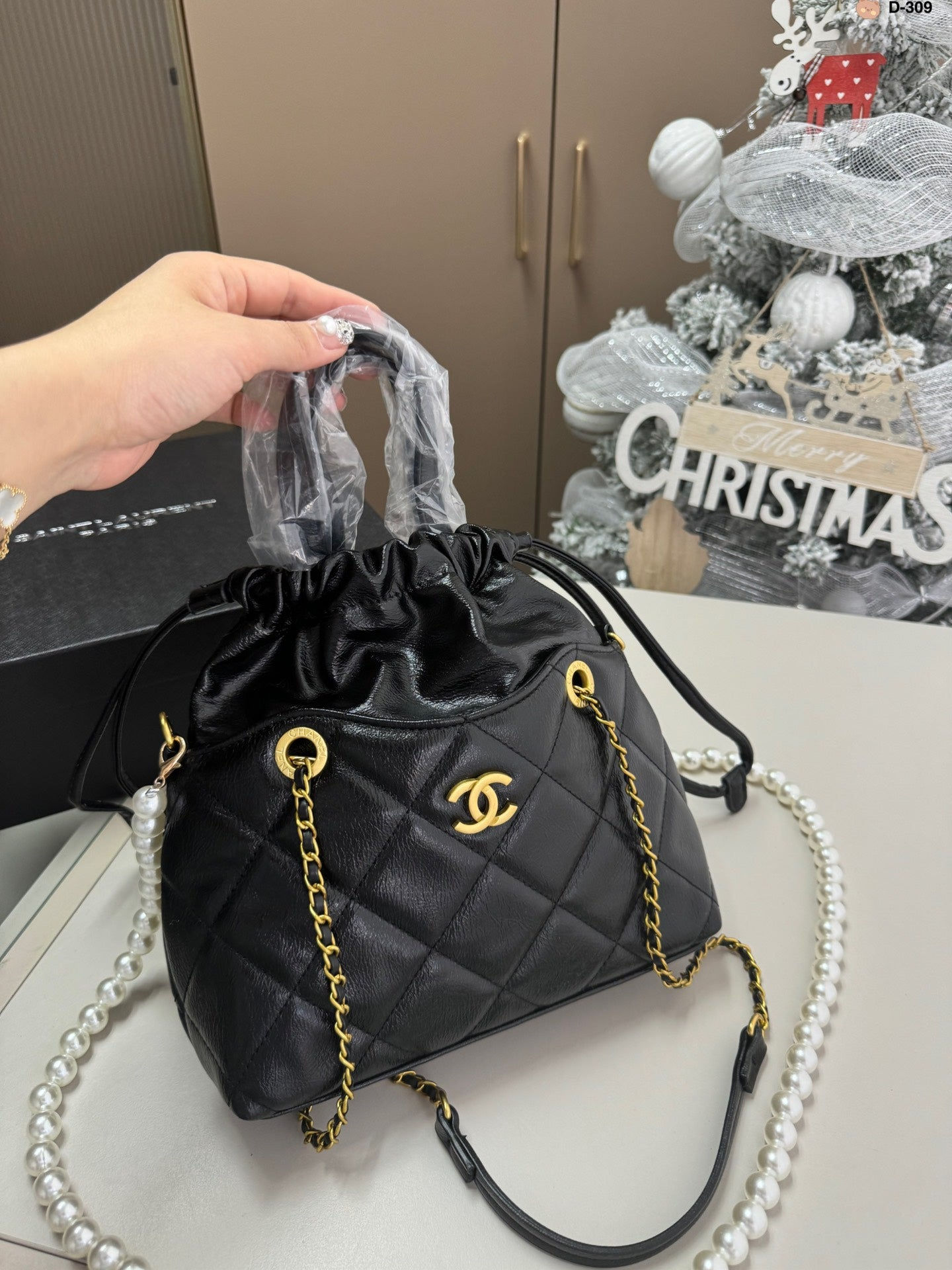 Geanta din piele Chanel