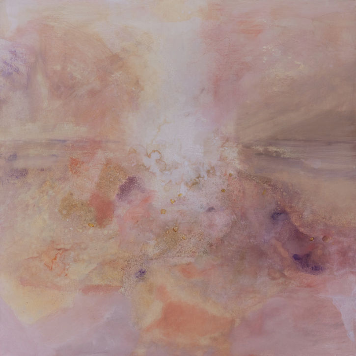Peinture onirique d'une lumière dorée jaillissante, silhouette diaphane en ascension, montagnes brunes et ocres en arrière-plan, œuvre médiumnique d'Eleha Carenzal.