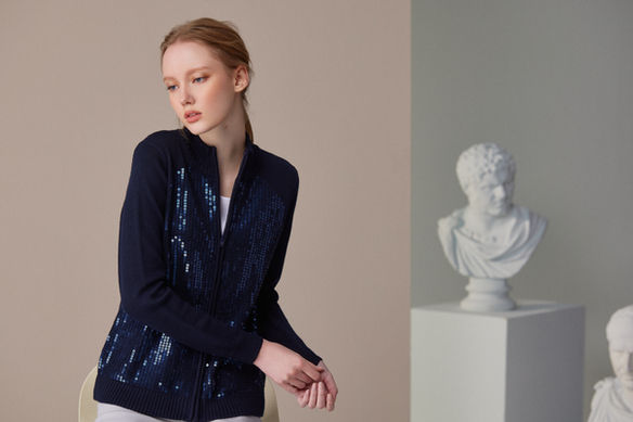 STUDIO9396-高品質電商攝影-深色亮片裝飾外套細節捕捉-石膏像背景營造藝術層次感-商業攝影功力定格-視覺解構策劃