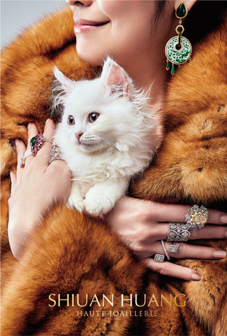 studio9396為高級珠寶拍攝的形象案例作品，透過攝影棚燈設計出適合珠寶的高質感氛圍呈現，打造出品牌華麗的視覺影像。