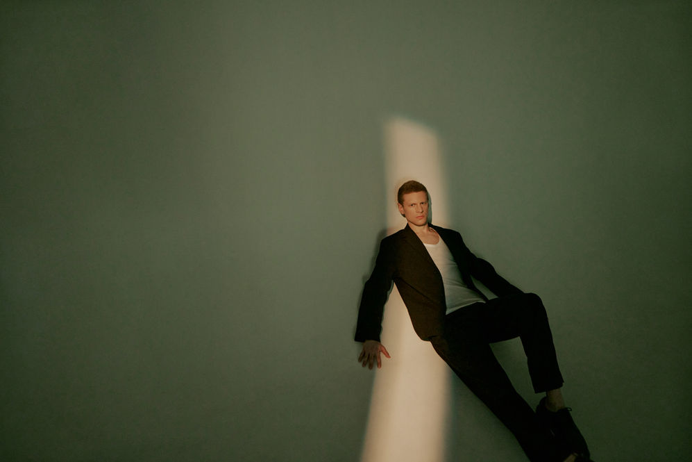 STUDIO9396-男士時尚視覺-用光定格深邃神韻-商業攝影功力呈現-高品質形象攝影推薦