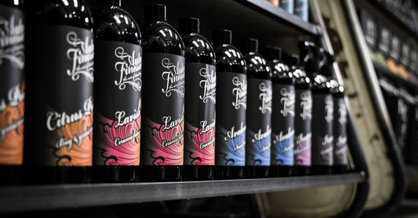 מבחר חומרי טיפוח רכב