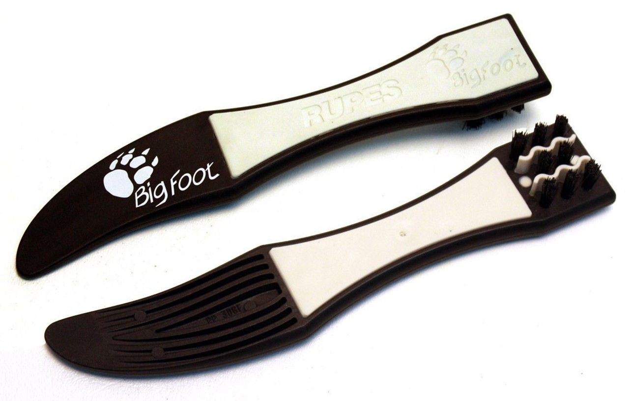 מפריד פדים ממכונת פוליש ומנקה פרוות בזמן עבודה 