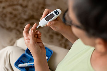 diabetic-woman-checking-her-glucose-level.jpg