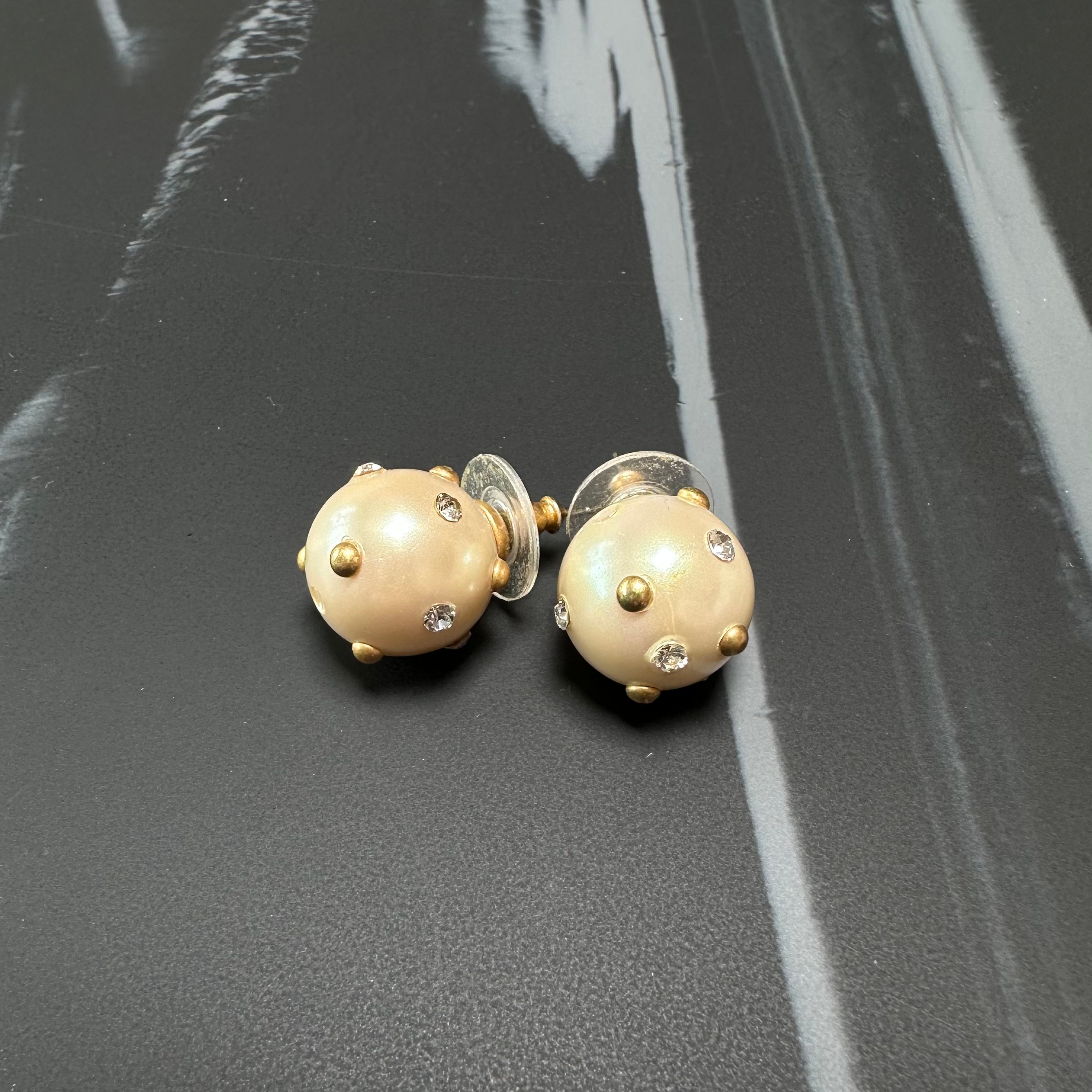 Pearl Studs Crystal and Gold Details Ivory