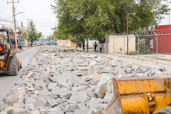 DIO CARLOS PEÑA ORTIZ BANDERAZO A PAVIMENTACIÓN DE LA CALLE 2 DE FEBRERO EN LA PRESA
